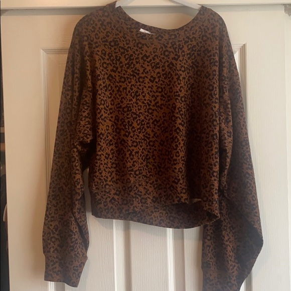 Double Zero Tops - NWOT cropped leopard shirt
